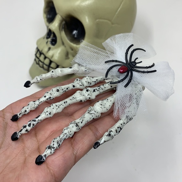 unbranded Accessories - Skeleton 🕷hand hair clip Halloween Day of Dead